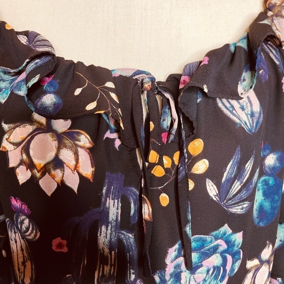 Women’s Lily White Black Floral and Cactus Blouse - Size M - Picture 7 of 8